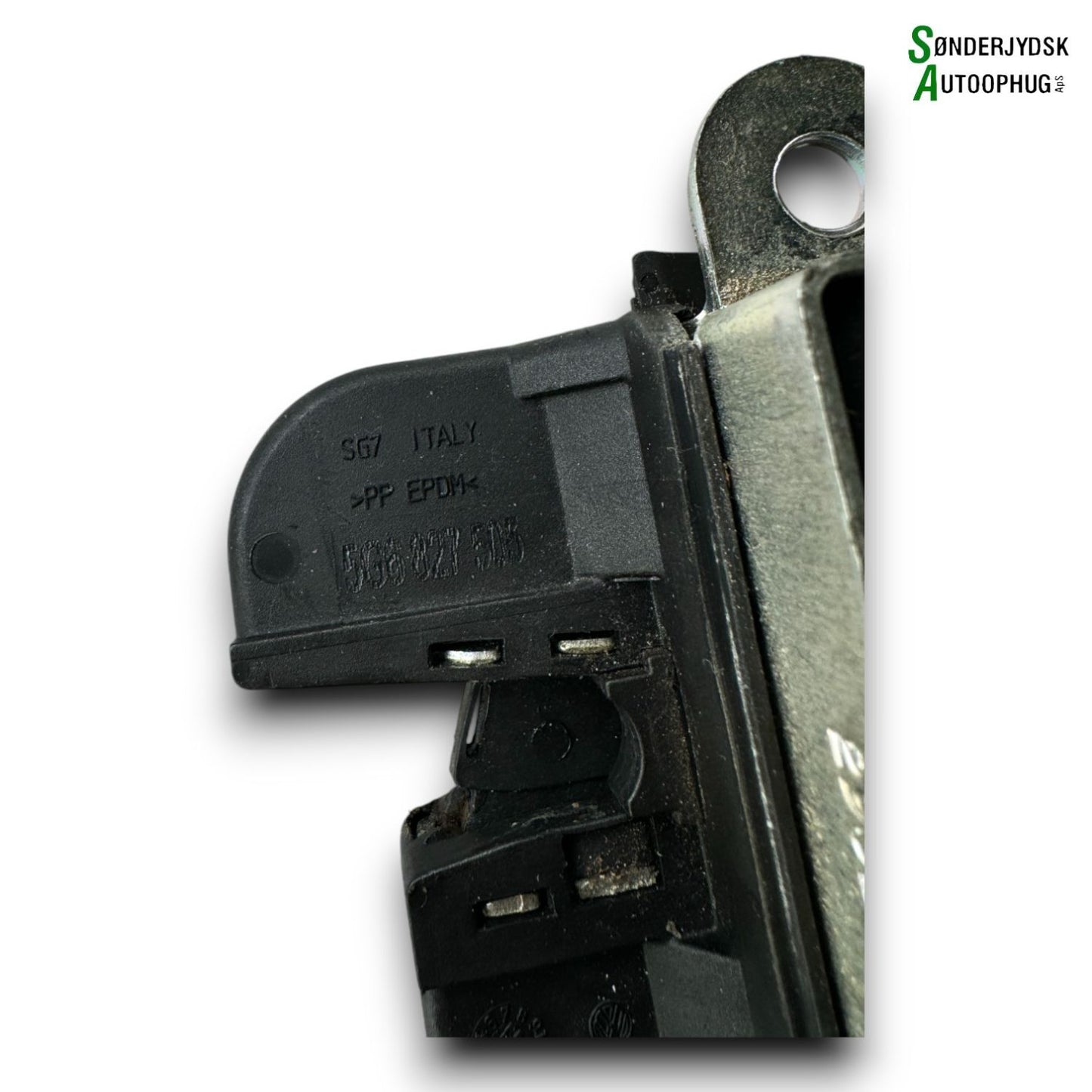 VW Golf 7 AU Dørlås Med OEM Nr. 5G6827505B Fra VW Ophugger