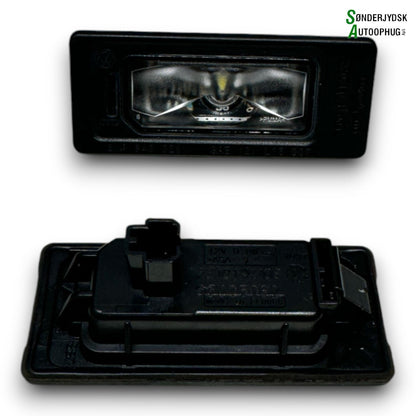 VW Touran 5T Nummerpladelygte Med OEM Nr. 5NA943021 Fra VW Ophugger