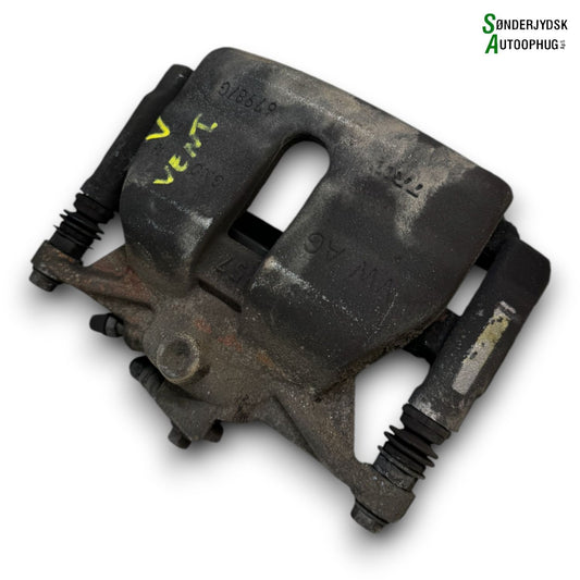 VW Touran 5T Bremsekaliber Vf Med OEM Nr. 8V0615123D Fra VW Ophugger