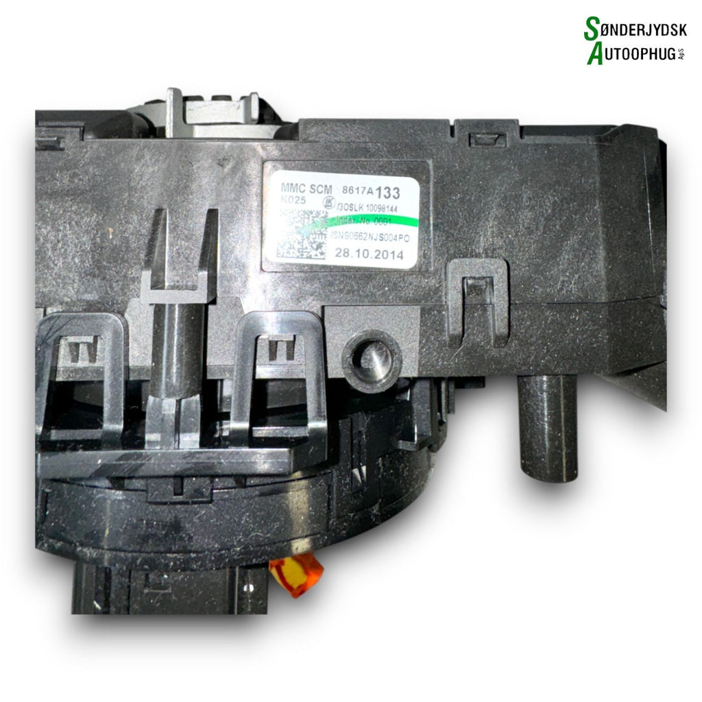 Mitsubishi Space Star Kontakt Combi Med OEM Nr. 8617A133 Fra Mitsubishi Ophugger