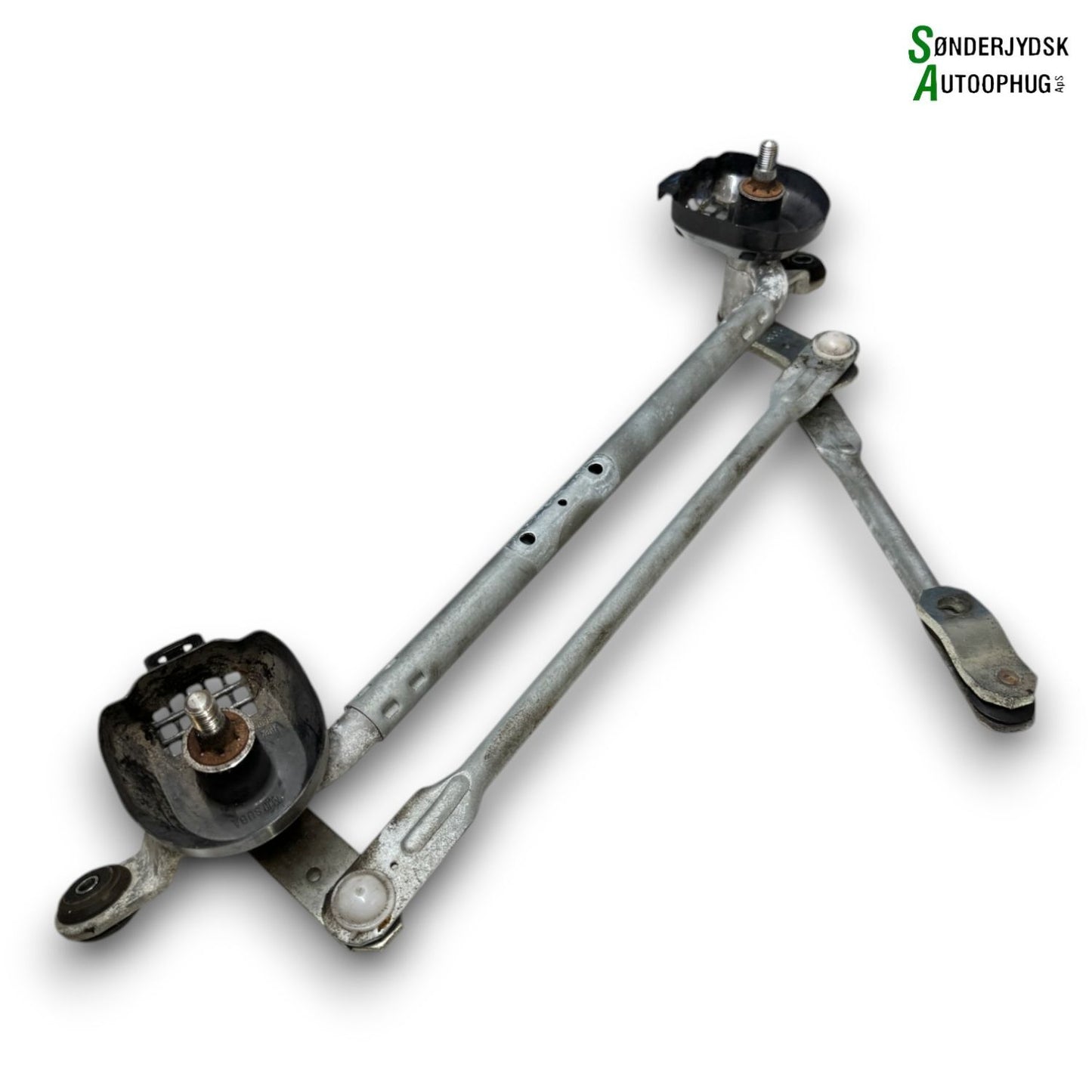 Mitsubishi Space Star Viskertræk Med OEM Nr. 8251A056 Fra Mitsubishi Ophugger