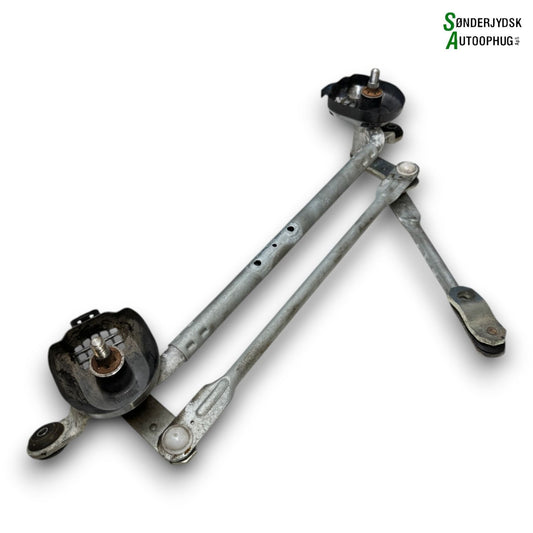 Mitsubishi Space Star Viskertræk Med OEM Nr. 8251A056 Fra Mitsubishi Ophugger