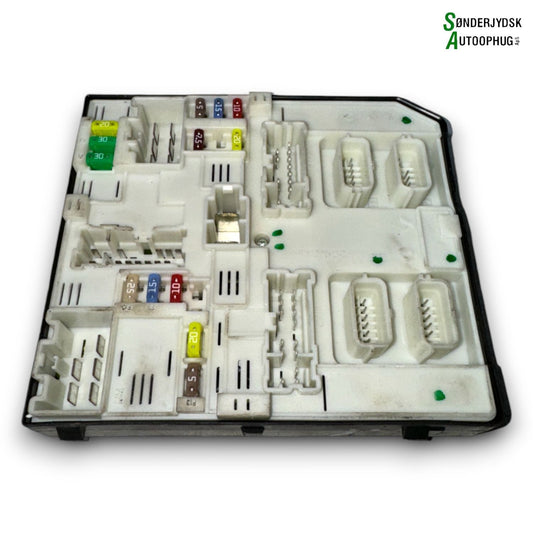 Renault Megane 3 Sikringsboks Med OEM Nr. 284B71676R Fra Renault Ophugger