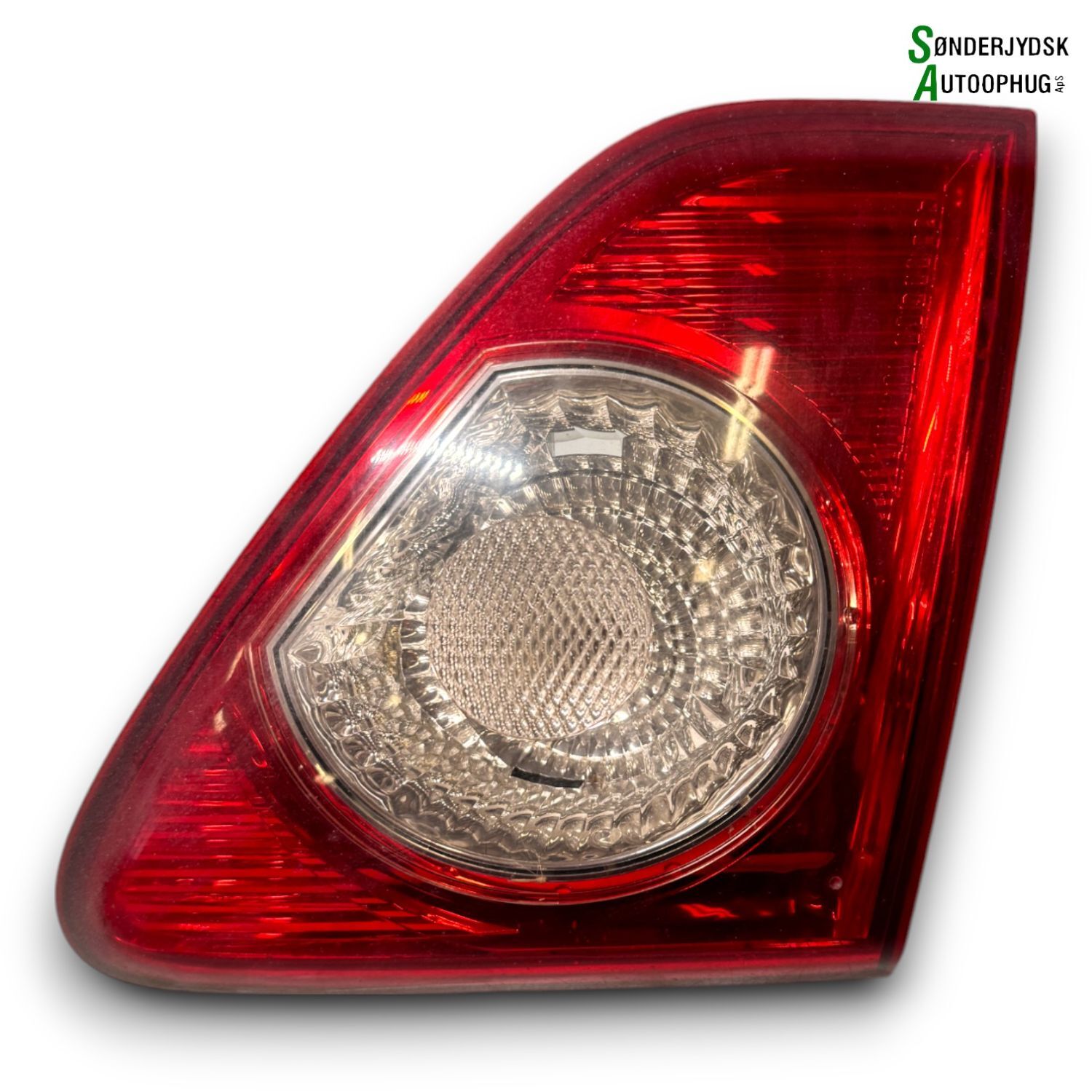 Toyota Corolla Sedan E15 Baglygte Med OEM Nr. 8158112110 Fra Toyota Ophugger