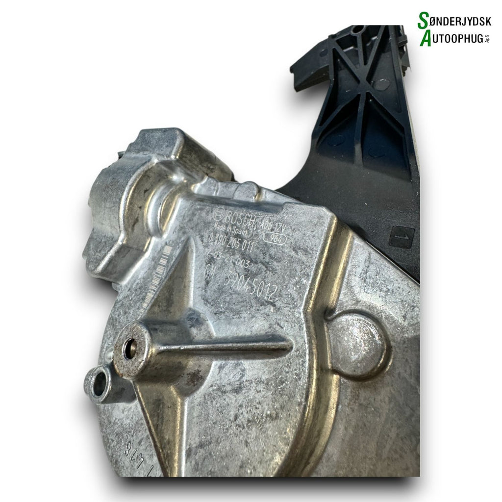 Opel Corsa E Bagrudevisker Motor Med OEM Nr. 39176498 Fra Opel Ophugger