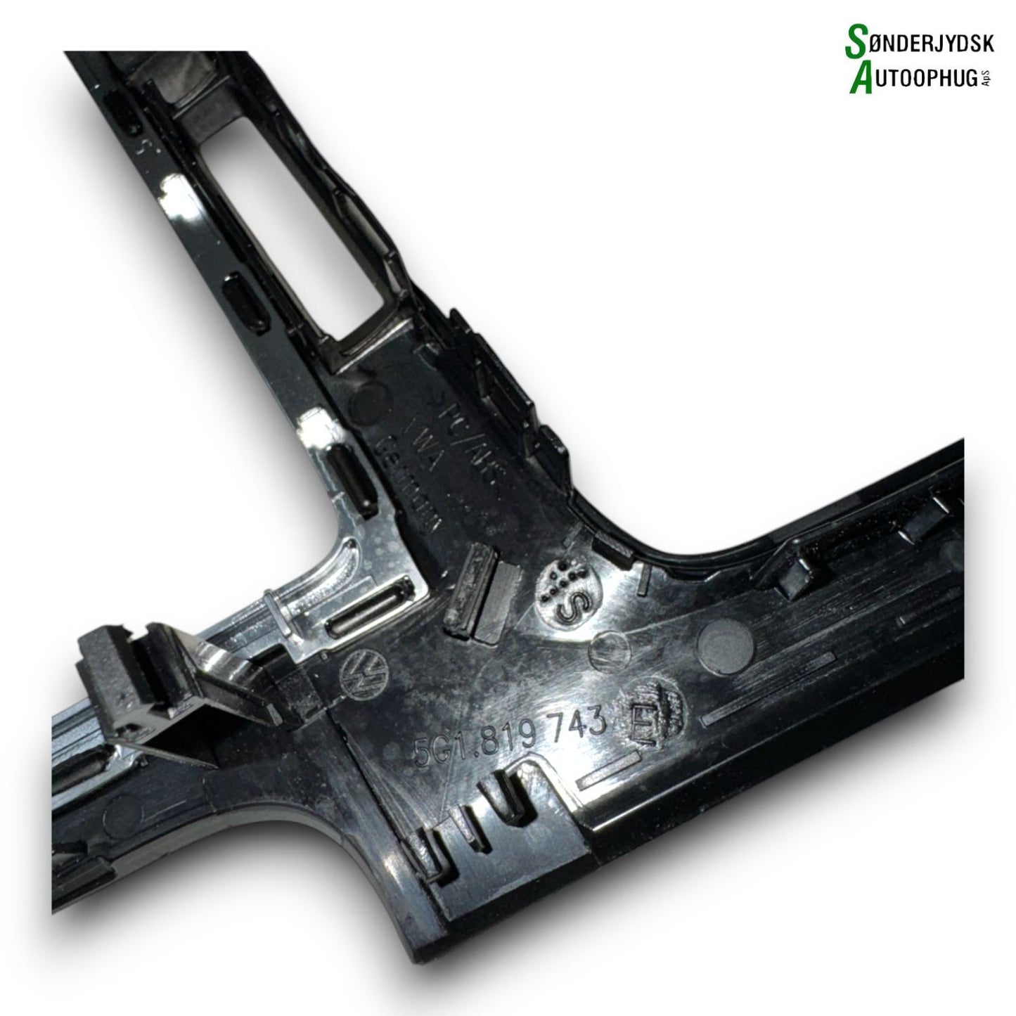 VW Golf 7 AU Radioforplade Med OEM Nr. 5G1819743 Fra VW Ophugger