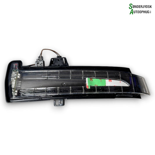Mercedes-Benz A-W176 Blinklygte For Med OEM Nr. 2129067201 Fra Mercedes-Benz Ophugger