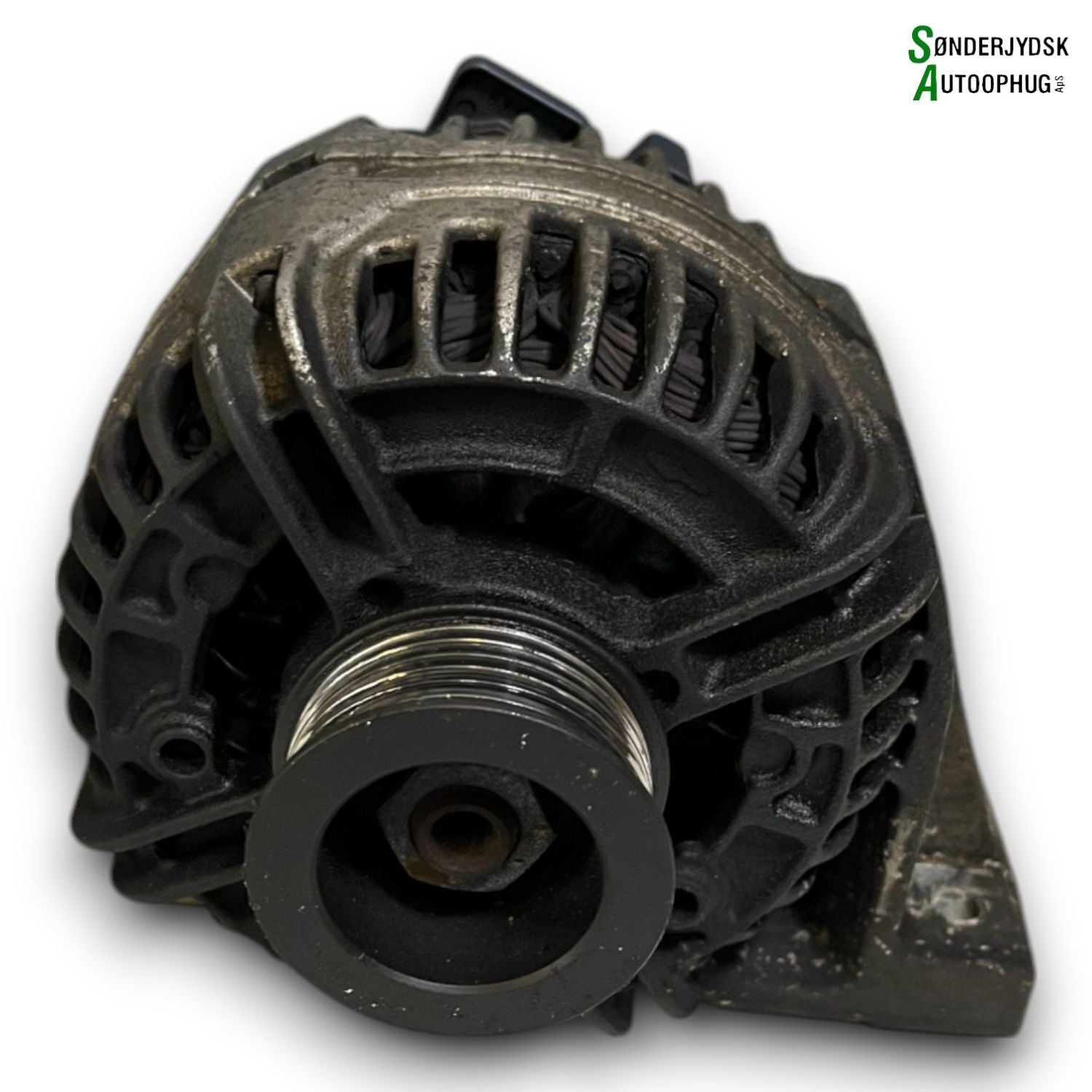 Volvo V70 Generator Med OEM Nr. 8111001 Fra Volvo Ophugger