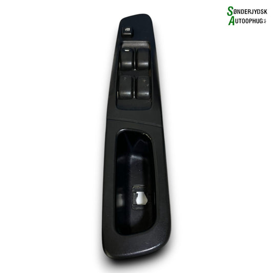 Mitsubishi Galant NEA5 Kontakt Rudehejs Med OEM Nr. MR252815 Fra Mitsubishi Ophugger