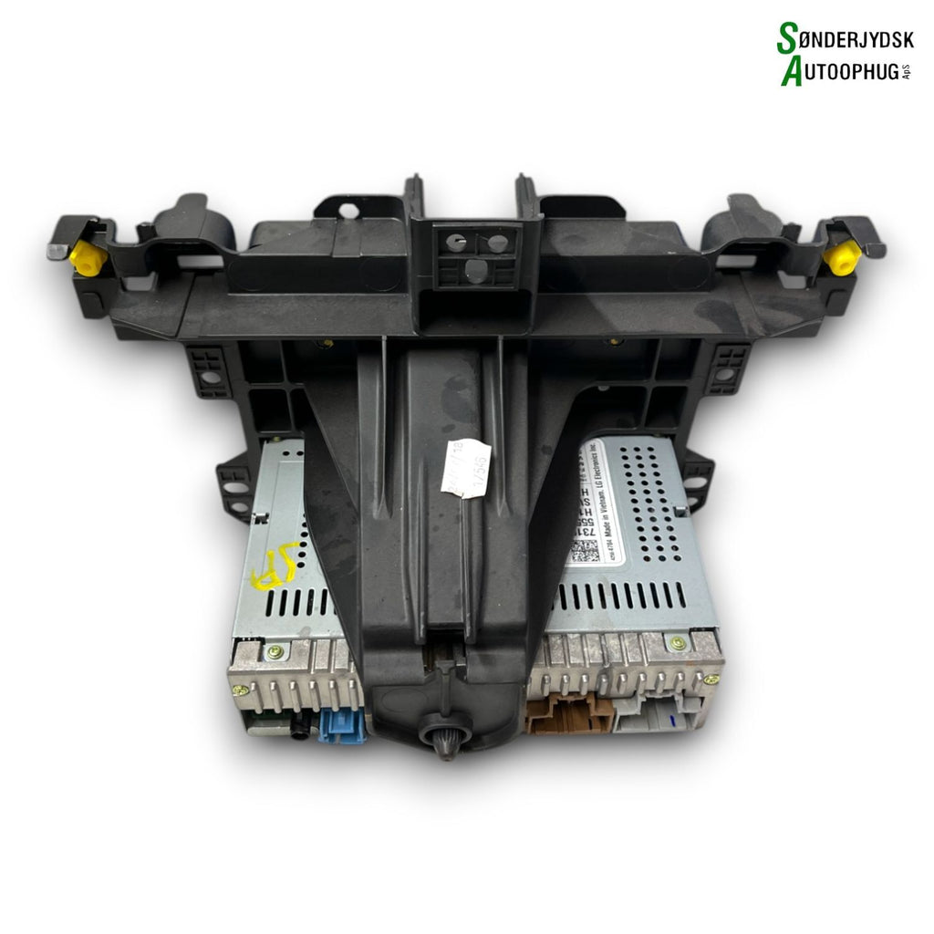 Opel Corsa E Radio M/Cd Med OEM Nr. 42518020 Fra Opel Ophugger