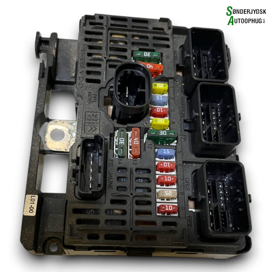Peugeot 407 Sikringsboks Med OEM Nr. 9661682580 Fra Peugeot Ophugger