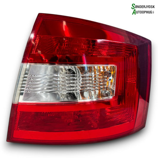 Skoda Rapid Baglygte Med OEM Nr. 5JJ945112 Fra Skoda Ophugger