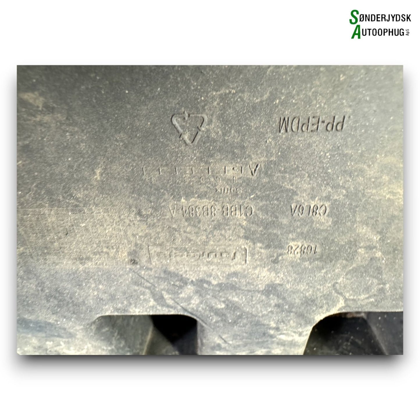 Ford Fiesta 7 Motorskjold, Bund Med OEM Nr. C1BB8B384AB Fra Ford Ophugger