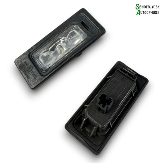 Skoda Kamiq Nummerpladelygte Med OEM Nr. 5NA943021 Fra Skoda Ophugger