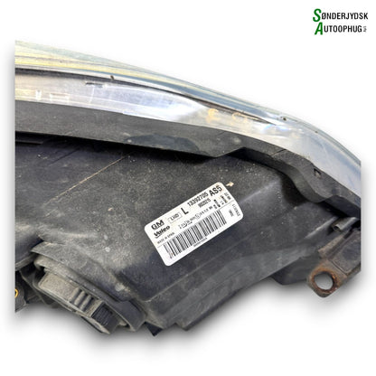 Opel Corsa D Forlygte Med OEM Nr. 13392705 Fra Opel Ophugger