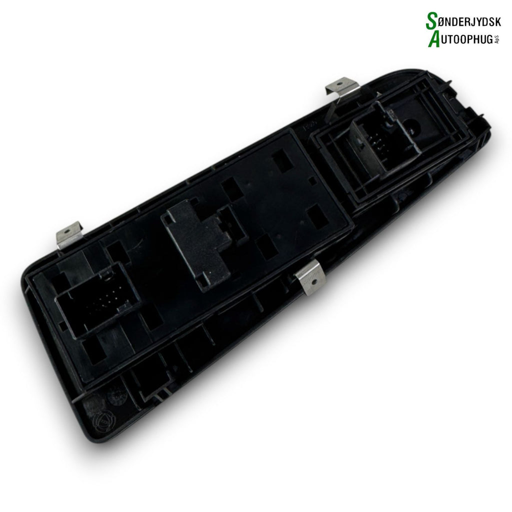 Fiat Grande Punto Kontakt Rudehejs Med OEM Nr. 735380446 Fra Fiat Ophugger