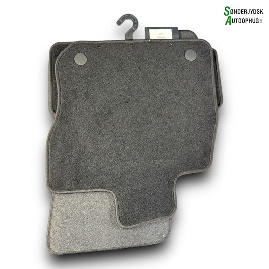 VW Golf 8 AU Bundmåtte Med OEM Nr. Ophugger Fra VW Ophugger