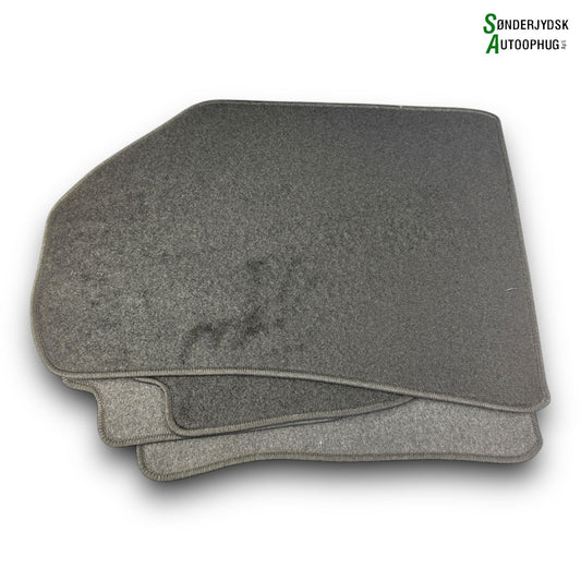 Hyundai I10 Bundmåtte Med OEM Nr. Ophugger Fra Hyundai Ophugger