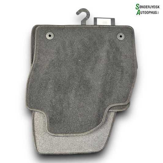 VW Polo AW Bundmåtte Med OEM Nr. Ophugger Fra VW Ophugger