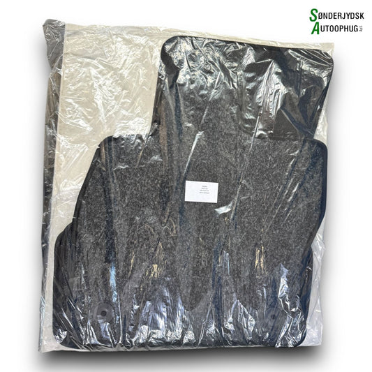 VW Golf 8 AU Bundmåtte Med OEM Nr. Ophugger Fra VW Ophugger