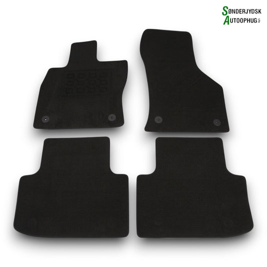 Skoda Octavia Bundmåtte Med OEM Nr. Ophugger Fra Skoda Ophugger