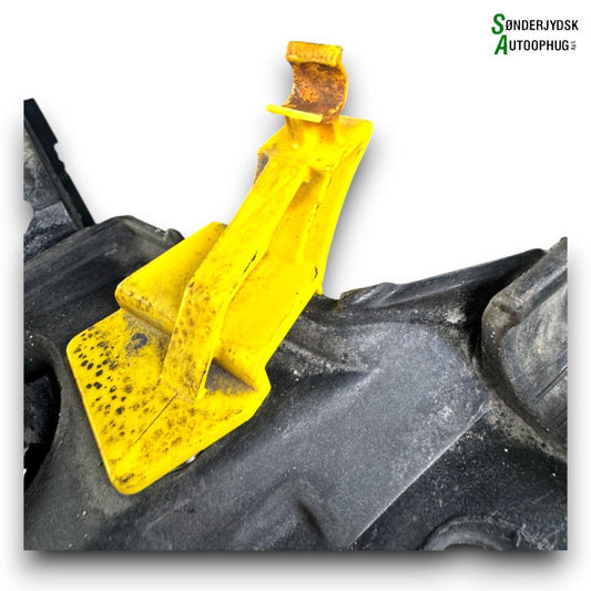 Ford Fiesta 7 Frontkasse Med OEM Nr. 1801905 Fra Ford Ophugger