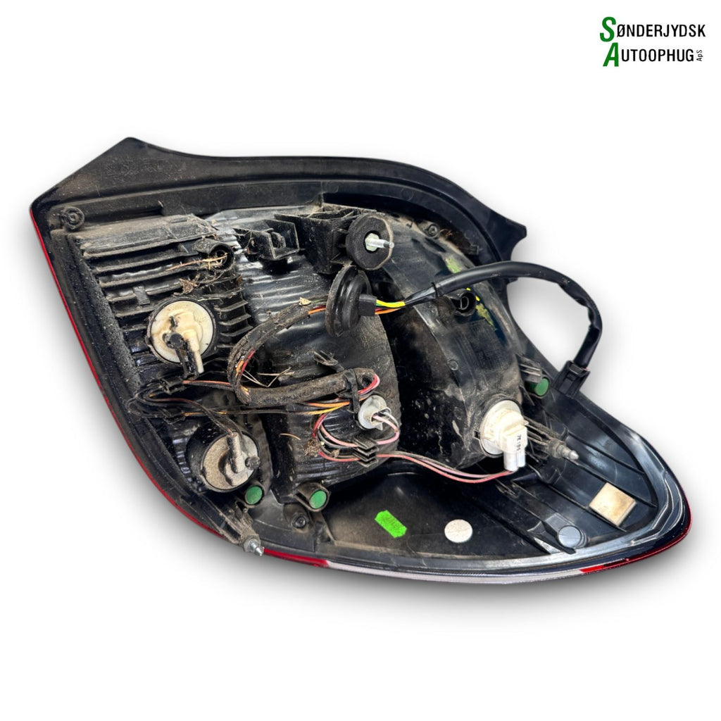 Peugeot 108 Baglygte Med OEM Nr. B000865080 Fra Peugeot Ophugger