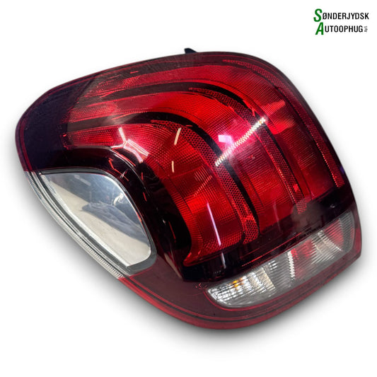 Peugeot 108 Baglygte Med OEM Nr. B001031780 Fra Peugeot Ophugger