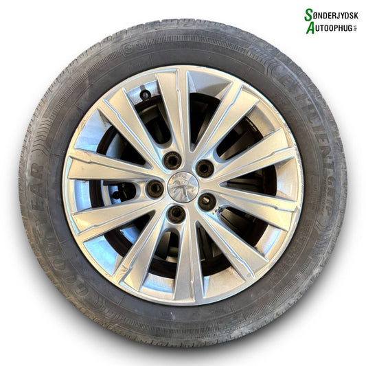 Peugeot 308 Fælge M/Sommerdæk Med OEM Nr. Ophugger Fra Peugeot Ophugger
