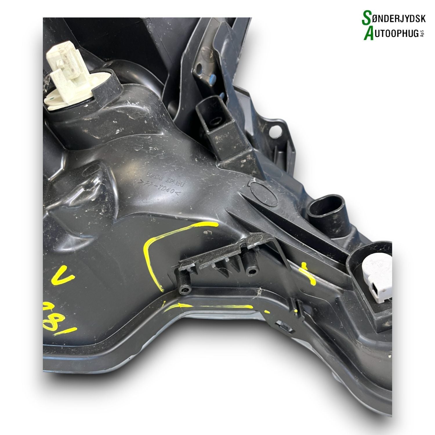 Peugeot 108 Forlygte Med OEM Nr. B000863880 Fra Peugeot Ophugger