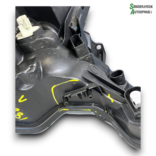 Peugeot 108 Forlygte Med OEM Nr. B000863880	 Fra Peugeot Ophugger