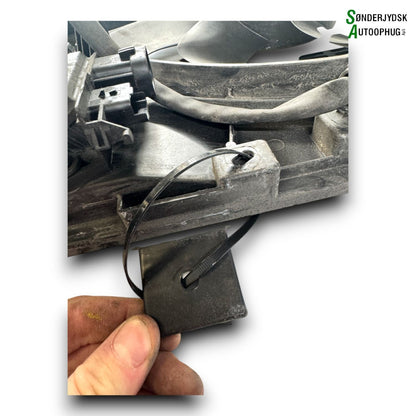Peugeot 308 Kølerblæser El Med OEM Nr. 9806313580	 Fra Peugeot Ophugger