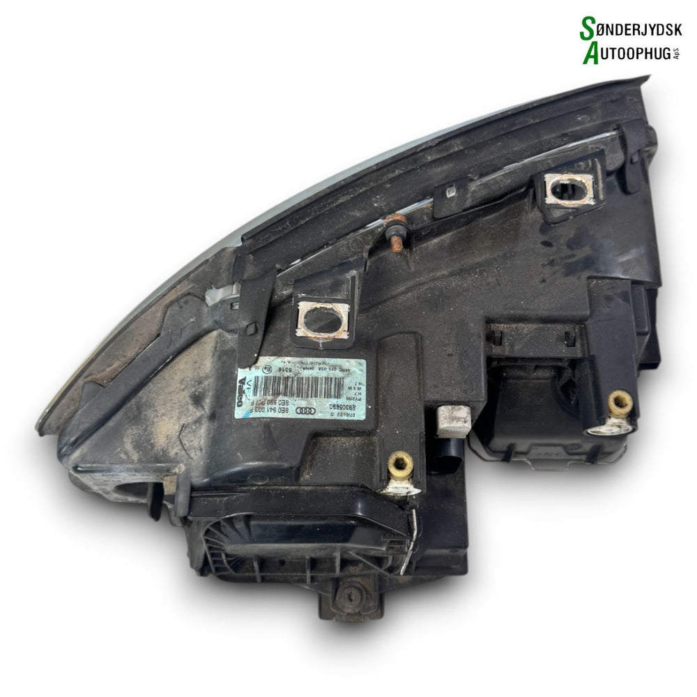 Audi A4 Forlygte Med OEM Nr. 8E0990007F Fra Audi Ophugger