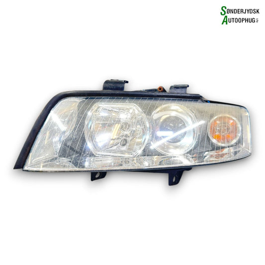 Audi A4 Forlygte Med OEM Nr. 8E0941003F Fra Audi Ophugger