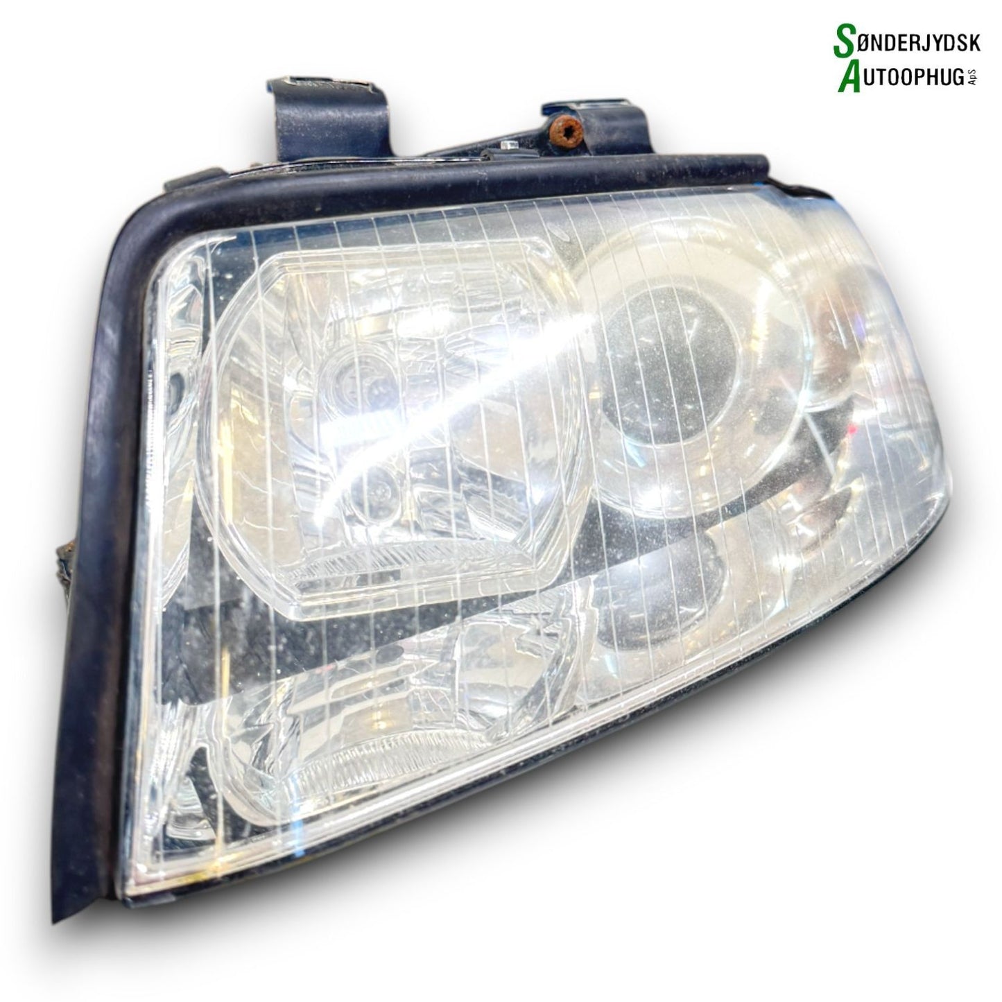 Audi A4 Forlygte Med OEM Nr. 8E0941003F Fra Audi Ophugger