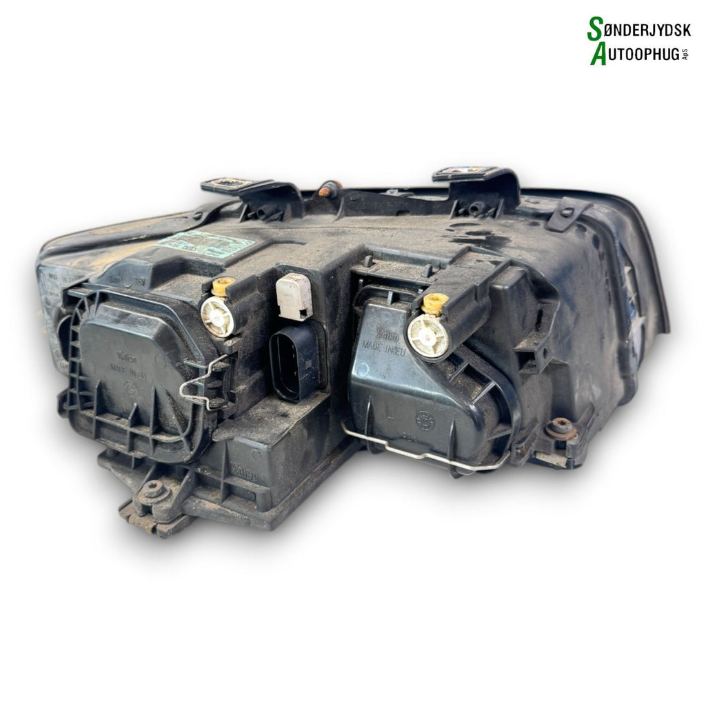 Audi A4 Forlygte Med OEM Nr. 8E0990007F Fra Audi Ophugger