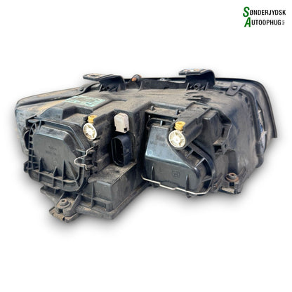 Audi A4 Forlygte Med OEM Nr. 8E0941029C Fra Audi Ophugger