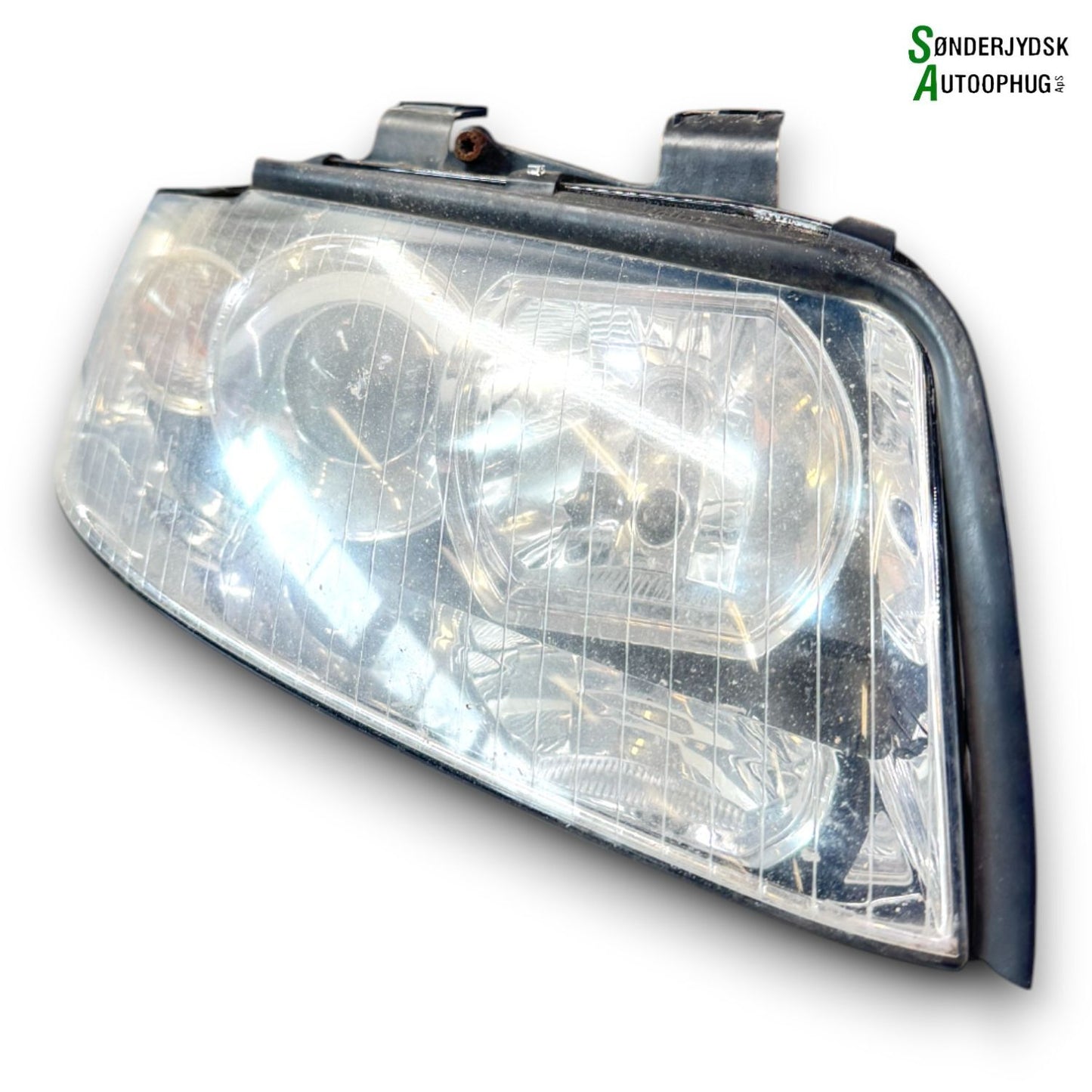 Audi A4 Forlygte Med OEM Nr. 8E0941004F Fra Audi Ophugger