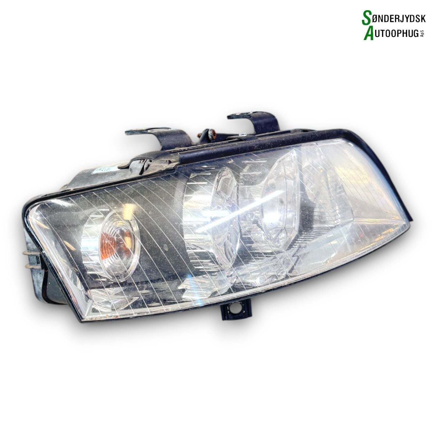 Audi A4 Forlygte Med OEM Nr. 8E0941030C Fra Audi Ophugger