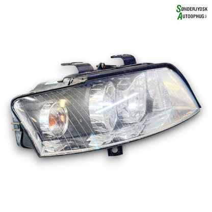 Audi A4 Forlygte Med OEM Nr. 8E0941030C Fra Audi Ophugger