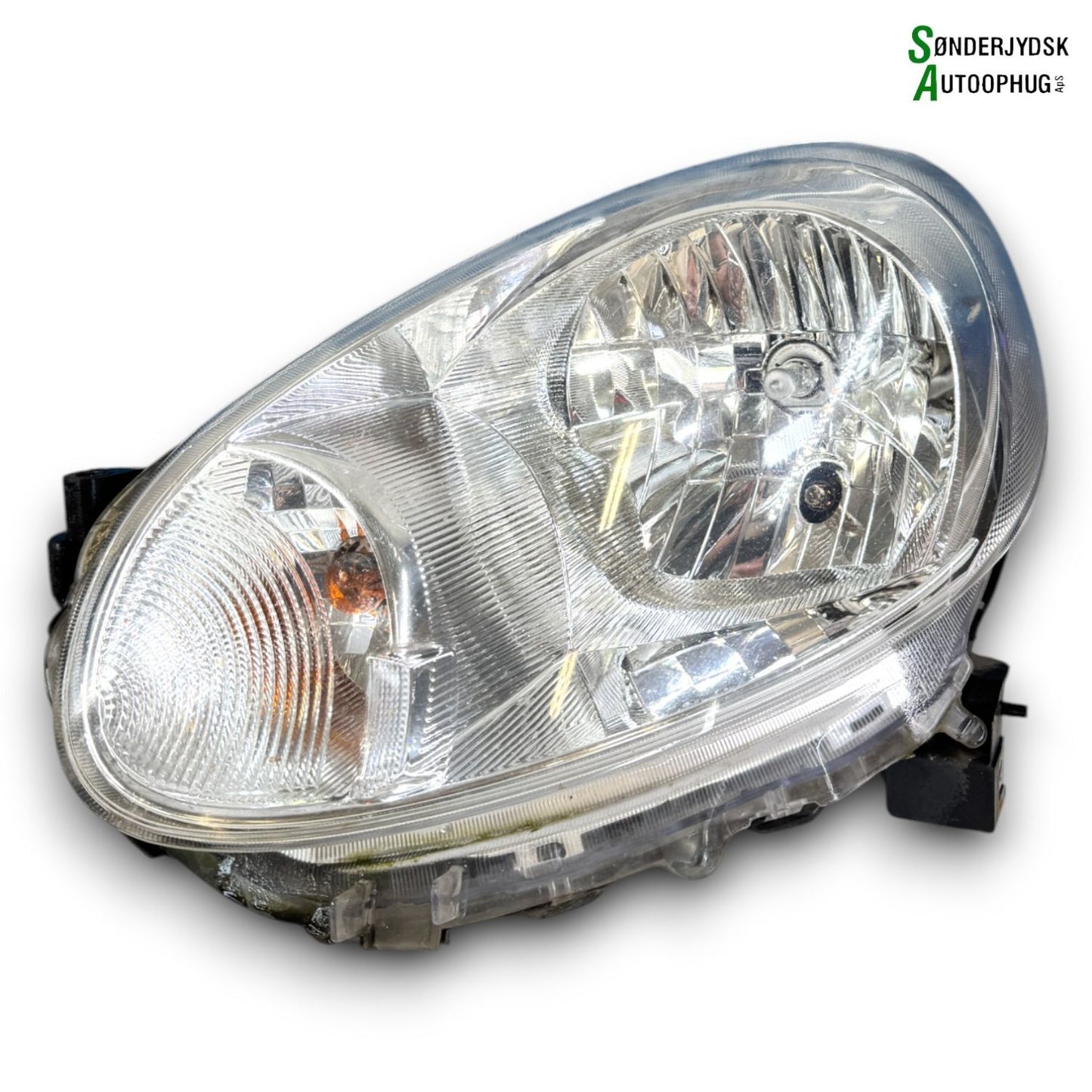 Nissan Micra K13 Forlygte Med OEM Nr. 260601HB0A Fra Nissan Ophugger