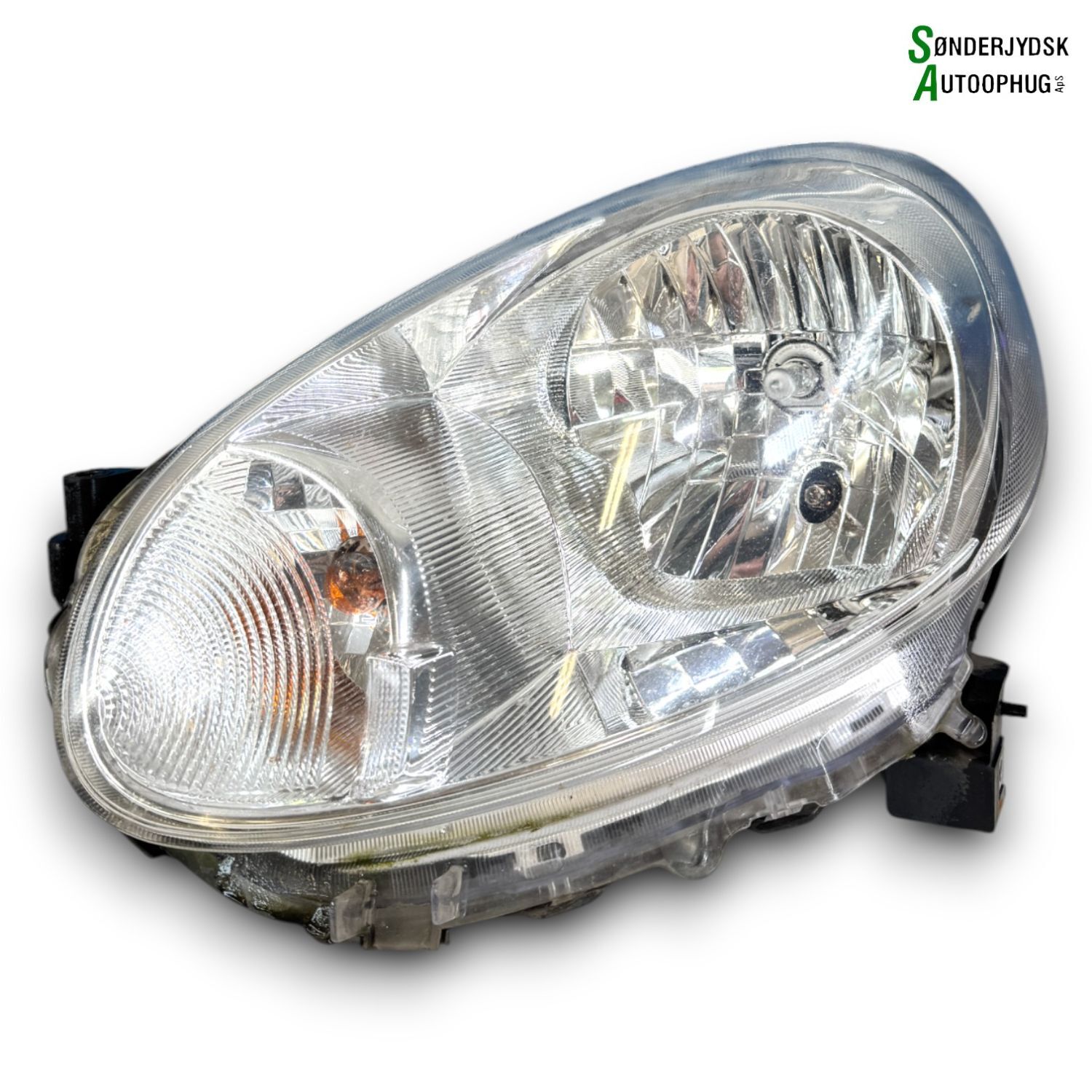 Nissan Micra K13 Forlygte Med OEM Nr. 260601HB0A Fra Nissan Ophugger
