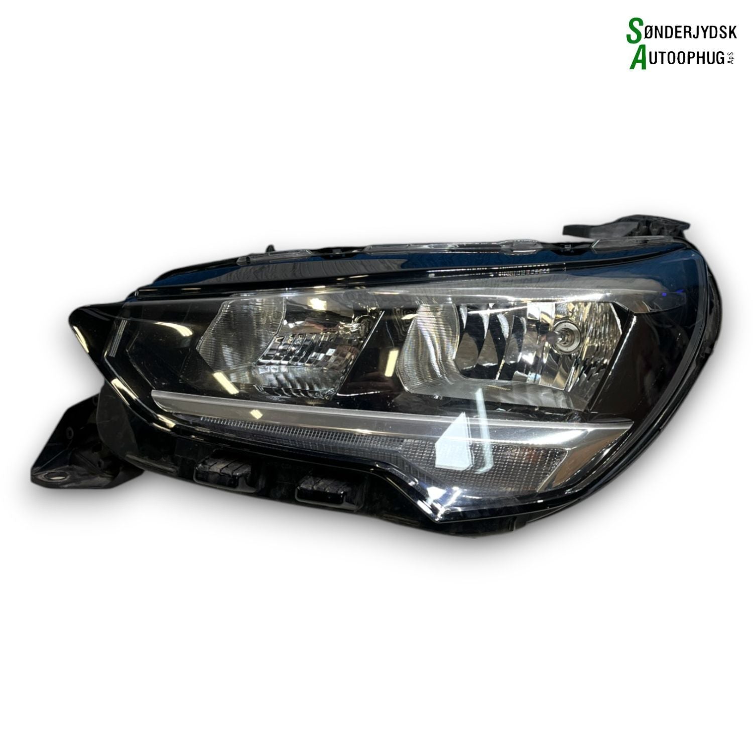 Opel Corsa F Forlygte Med OEM Nr. 39162648 Fra Opel Ophugger