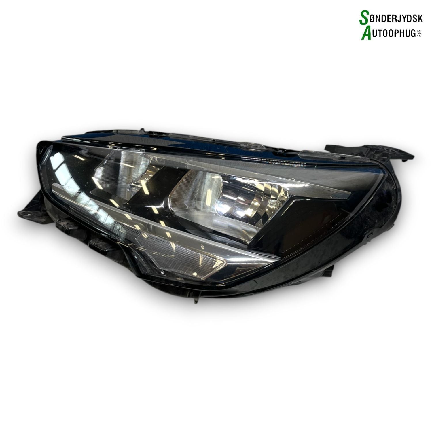 Opel Corsa F Forlygte Med OEM Nr. 39162648 Fra Opel Ophugger