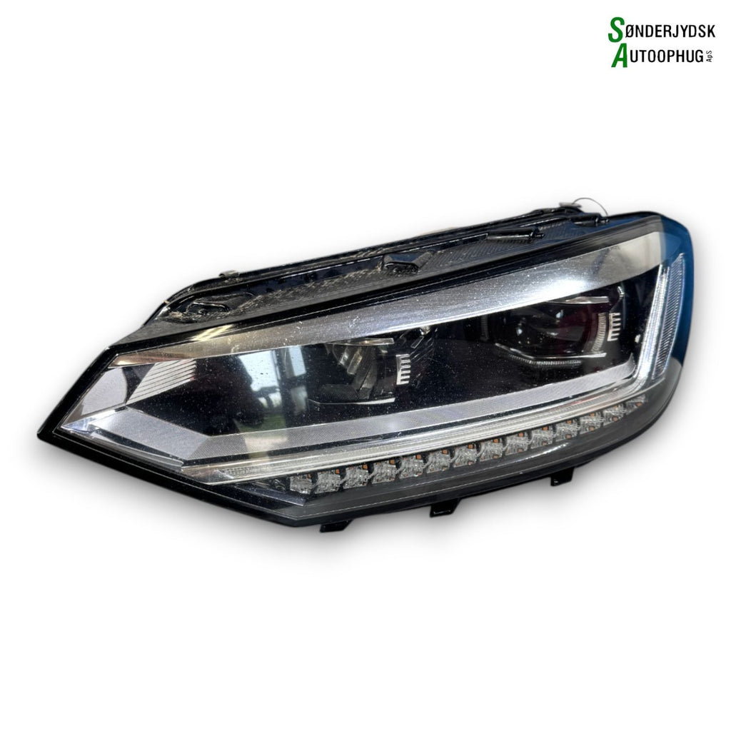 VW Touran 5T Forlygte Med OEM Nr. 7PP941571AE Fra VW Ophugger