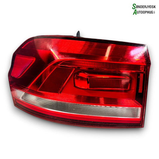 VW Touran 5T Baglygte Med OEM Nr. 5TA945095 Fra VW Ophugger