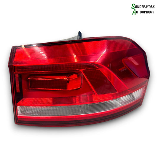 VW Touran 5T Baglygte Med OEM Nr. 5TA945096D Fra VW Ophugger