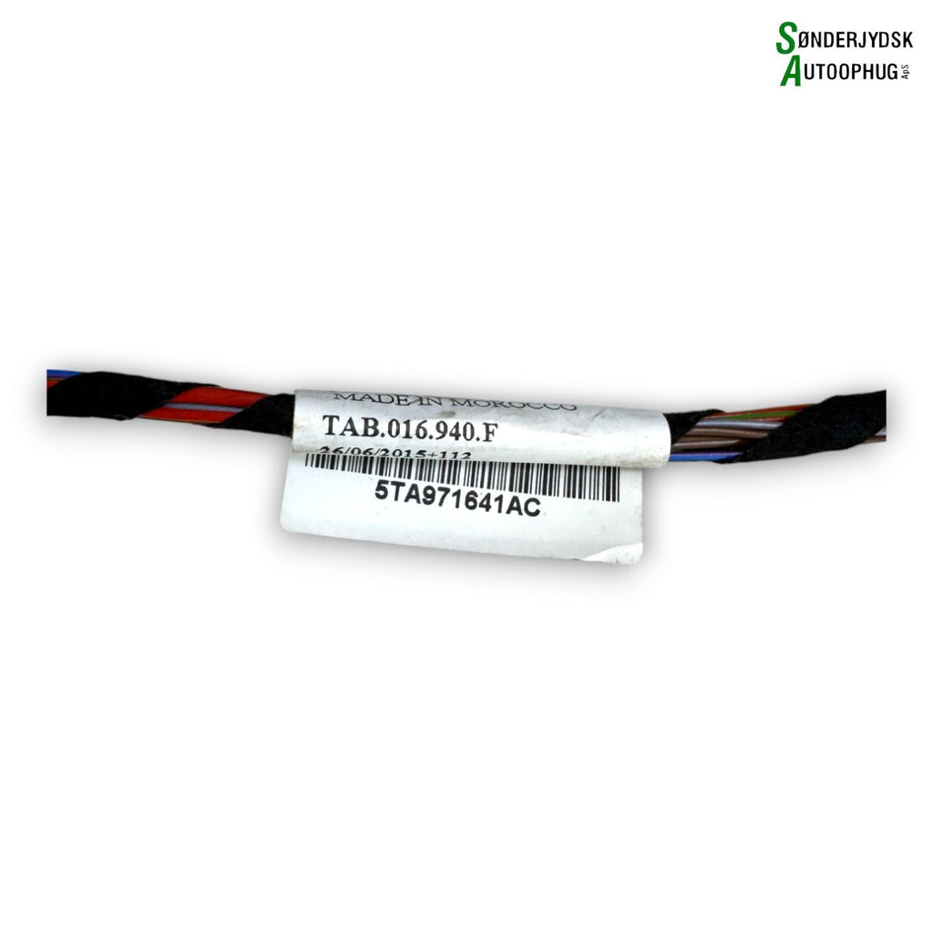 VW Touran 5T Armlæn Med OEM Nr. 5TA86180182V Fra VW Ophugger