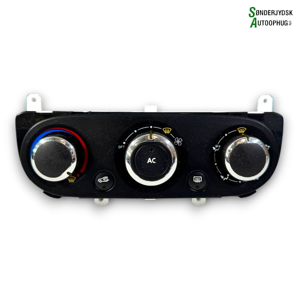 Renault Clio 4 Varmeregulering Med OEM Nr. 341015181R Fra Renault Ophugger