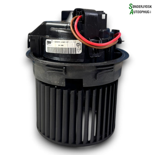 Renault Clio 4 Varmeblæser Med OEM Nr. 272101005R Fra Renault Ophugger